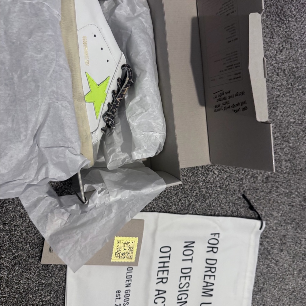 FINAL⬇️NWB😍Golden Goose White Sneakers with Neon Green Star - Picture 5 of 12